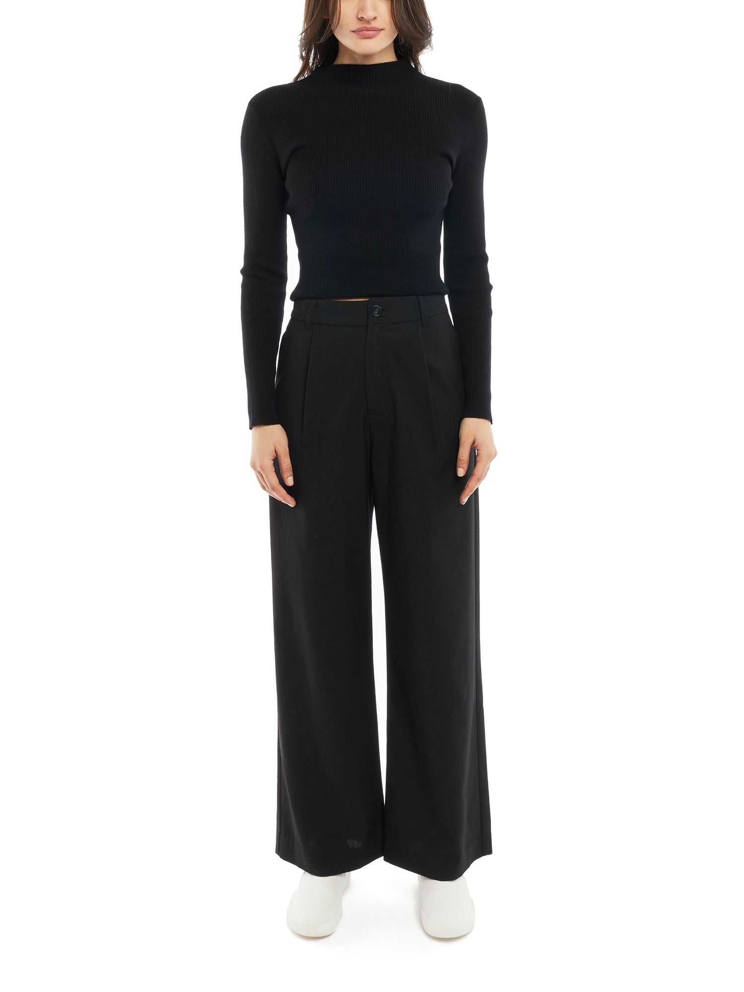 mid-rise, wide leg trousers with a zipper and button closure, side and back pockets - front view