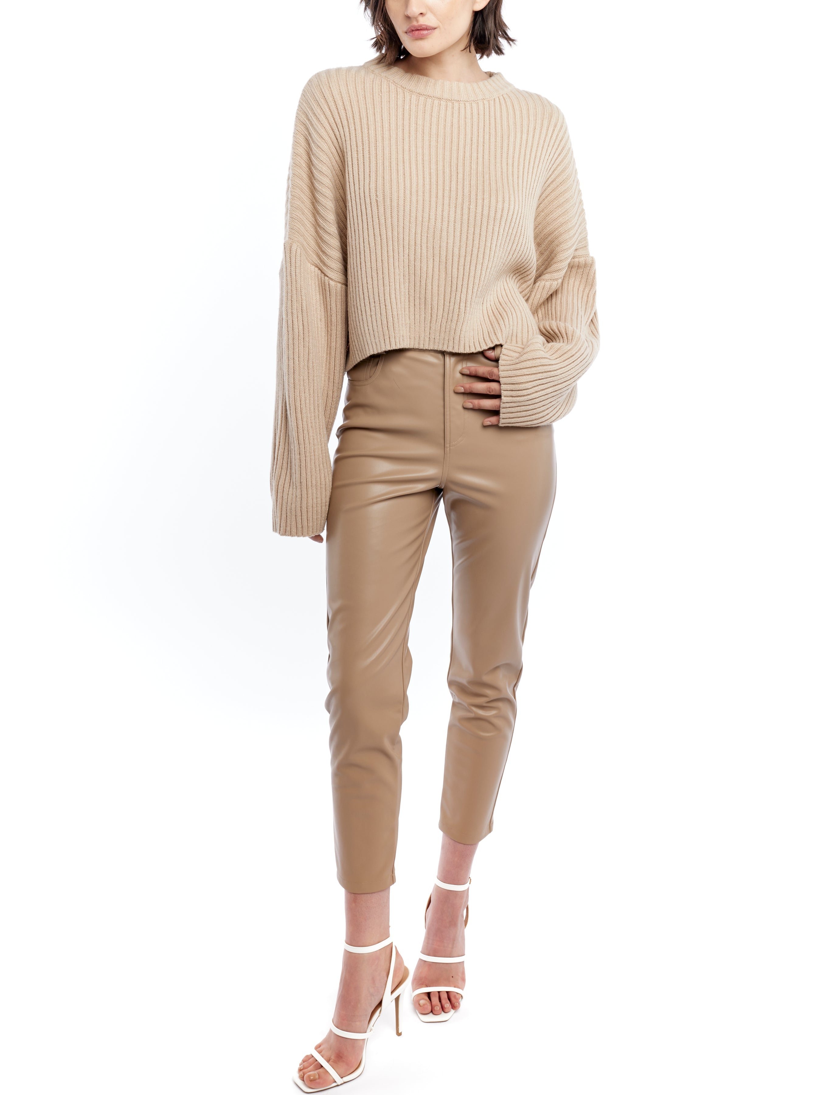ribbed, thick crew neck sweater with a drop shoulder, relaxed fit and slightly cropped length in oatmeal
