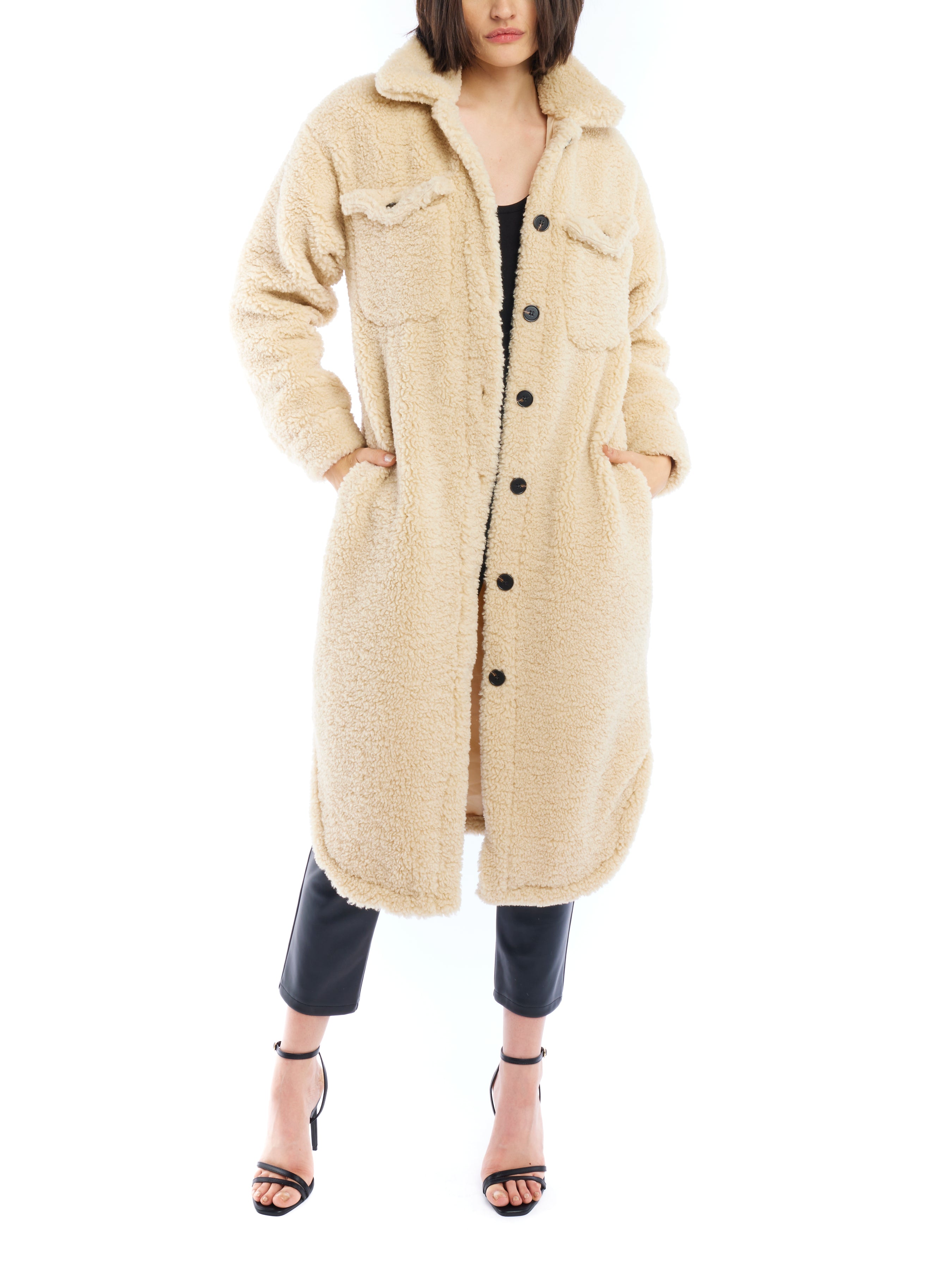cozy jacket with shirt tail hem, midi length, two front pockets and long sleeves in cream
