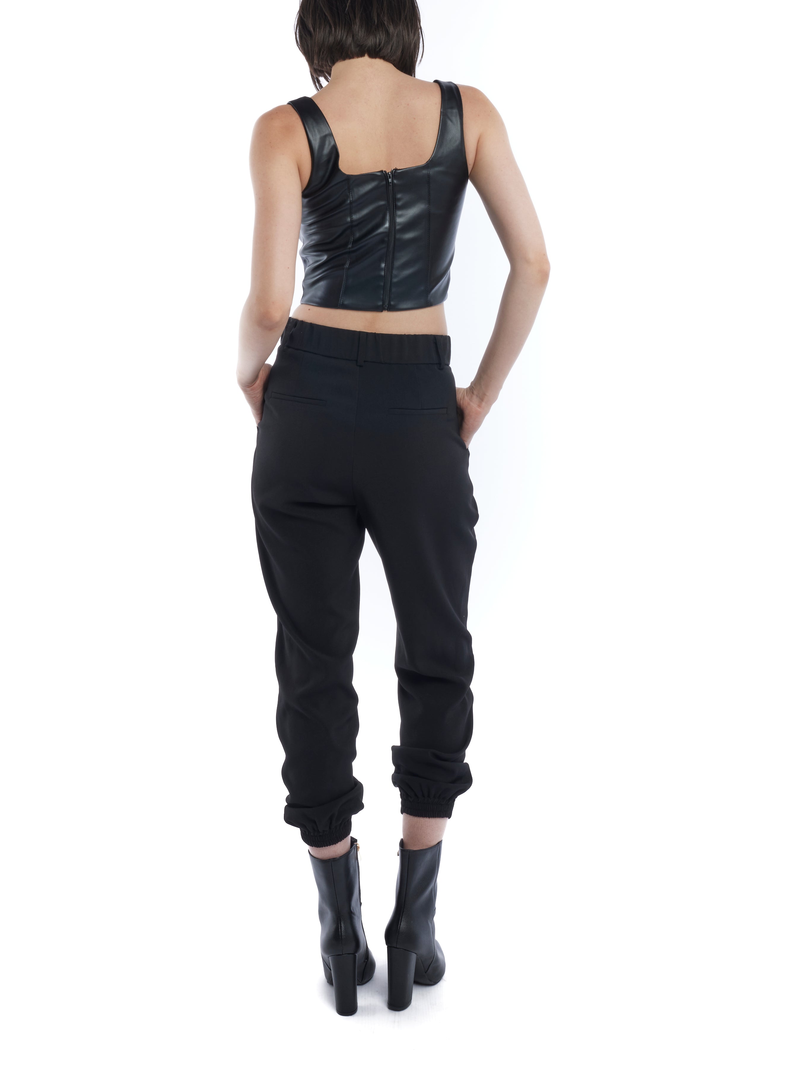 pleated pant with a tapered leg, elasticized cuffs, zip and button closure and side pockets in black