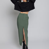 ribbed, thick crew neck sweater with a drop shoulder, relaxed fit and slightly cropped length in black