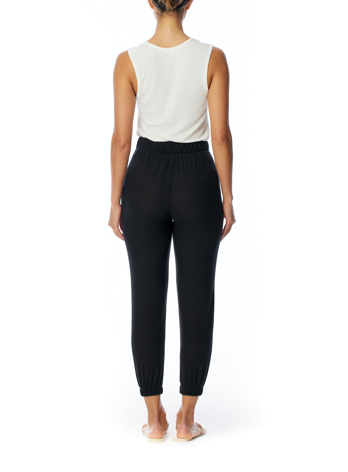 relaxed pocket pant with drawstring, elasticized waist and cuffs in black