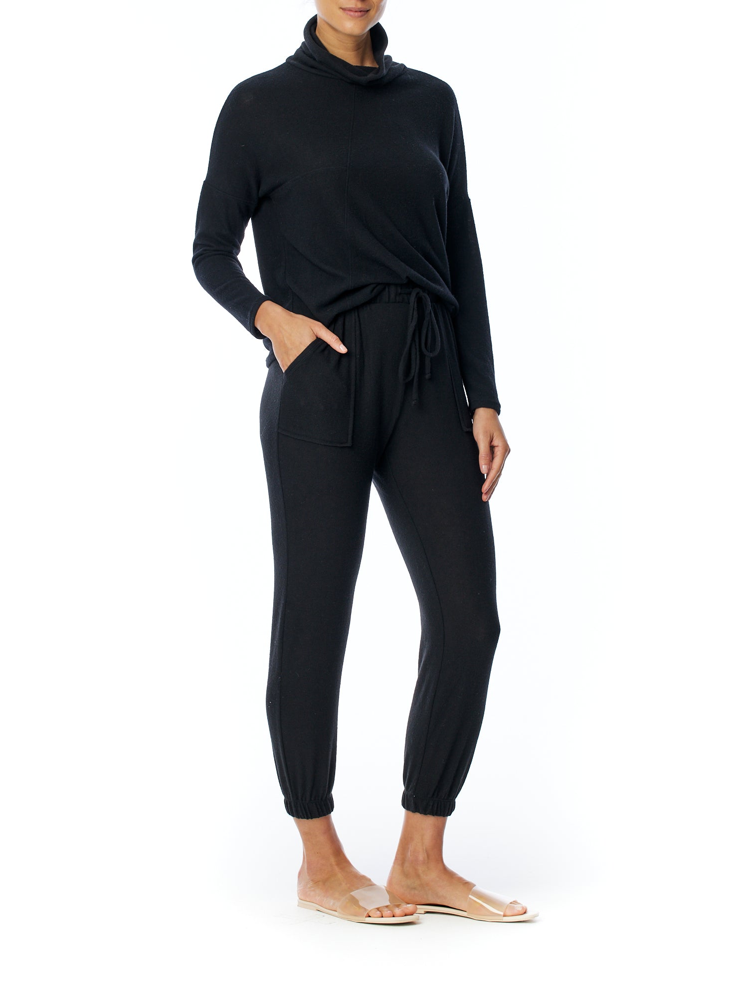 relaxed pocket pant with drawstring, elasticized waist and cuffs in black