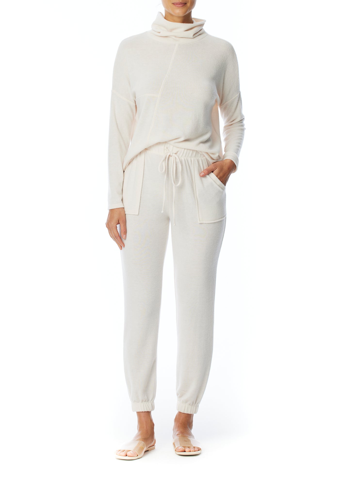 relaxed pocket pant with drawstring, elasticized waist and cuffs in cream