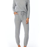 relaxed pocket pant with drawstring, elasticized waist and cuffs in heather grey