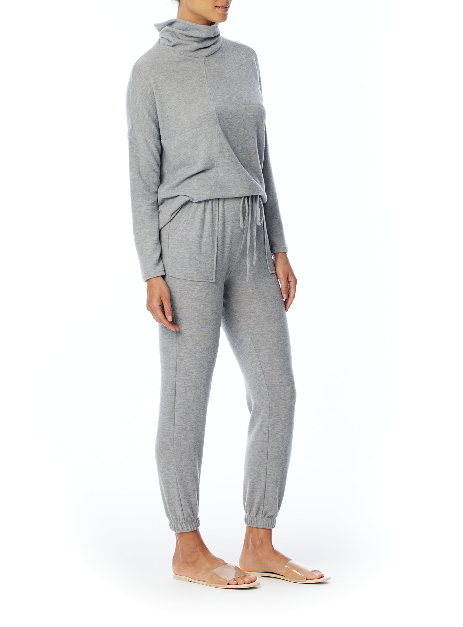 relaxed pocket pant with drawstring, elasticized waist and cuffs in heather grey