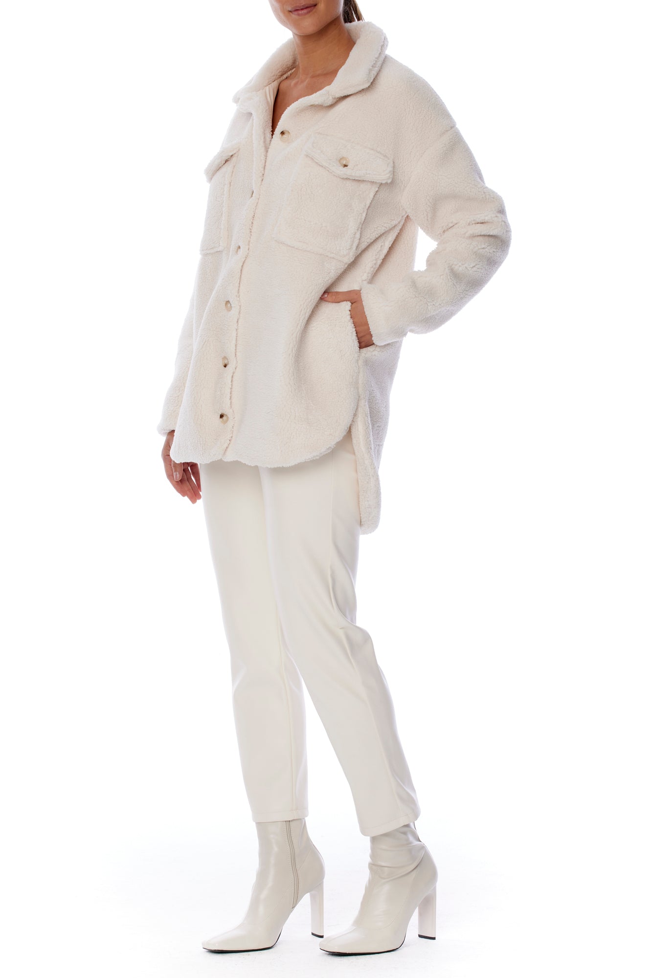 button up shacket in cuddly fabric featuring front and side pockets and shirt tail hem